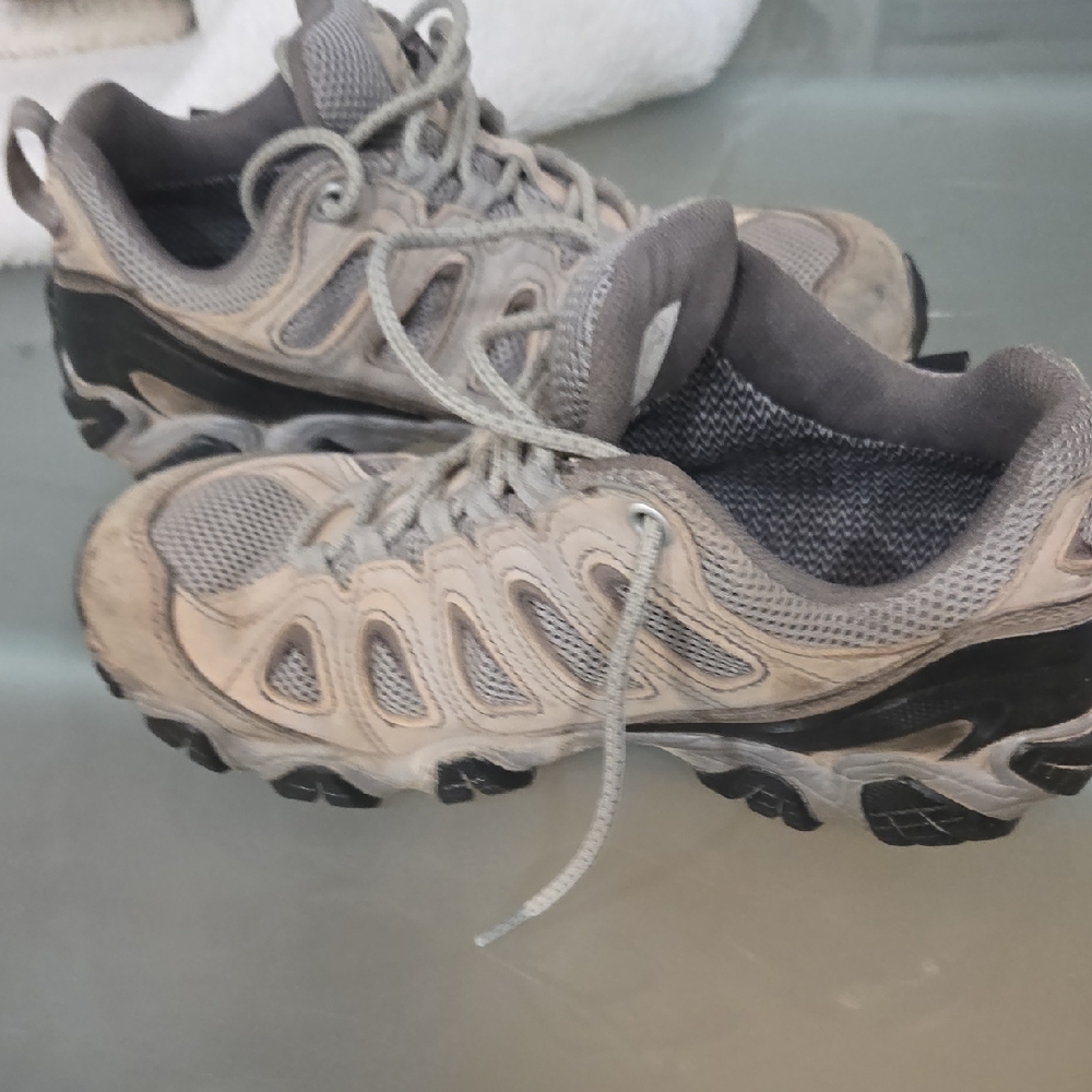 Women's Gray Sneakers - Picture 6 of 11